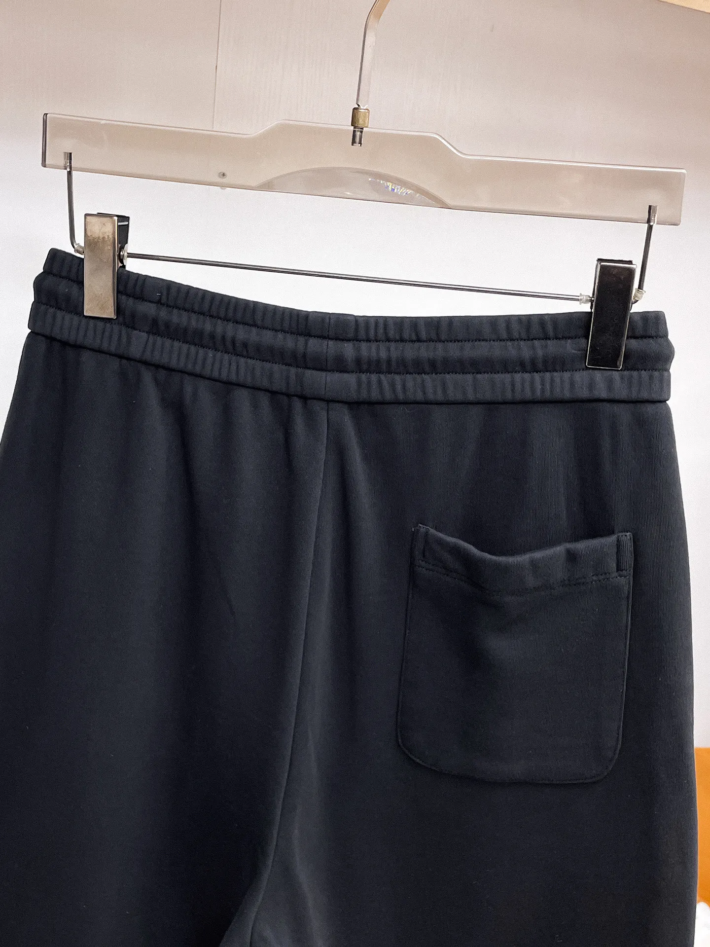 Balenciaga's three-standard complete 2026 summer New Arrival men's casual shorts, advanced custom-made Breathable fabric, Breathable fabric, extremely stretchy and comfortable, impeccable details, top-grade accessories, original logo design concept, delicate and soft feel! The upper body fit is awesome! Size: M-XXXL Please state your height and weight when ordering